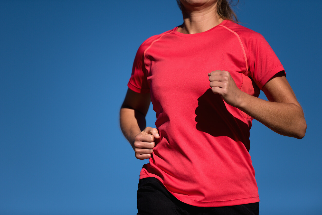 Por qué usar una camiseta técnica de running: Beneficios y consejos esenciales